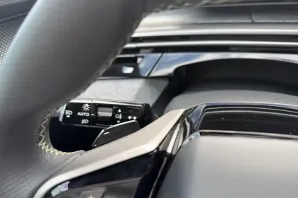 Photo 19 Peugeot 3008  Electrique 325 ch 4x4 73 kWh