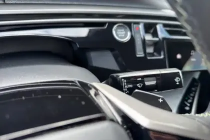 Photo 20 Peugeot 3008  Electrique 325 ch 4x4 73 kWh