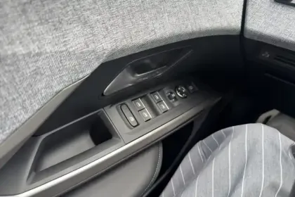 Photo 22 Peugeot 3008  Electrique 325 ch 4x4 73 kWh