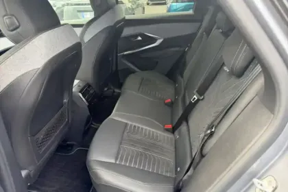 Photo 10 Peugeot 3008  Electrique 325 ch 4x4 73 kWh