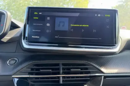 Photo 26 Peugeot 2008  Hybrid 136 e-DCS6