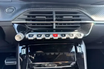 Photo 28 Peugeot 2008  Hybrid 136 e-DCS6