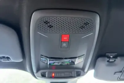 Photo 30 Peugeot 2008  Hybrid 136 e-DCS6