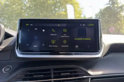 Photo 16 Peugeot 2008  Hybrid 136 e-DCS6
