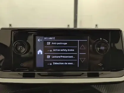 Photo 41 Peugeot 208  PureTech 75 S&S BVM5
