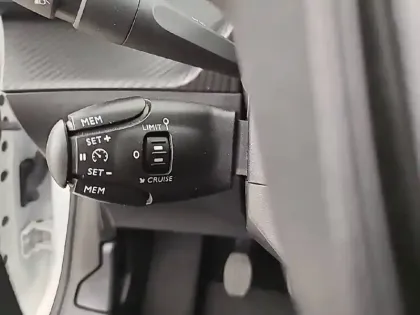 Photo 43 Peugeot 208  PureTech 75 S&S BVM5