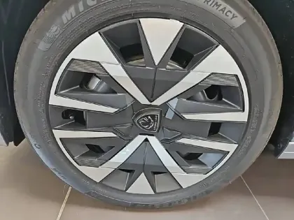 Photo 12 Peugeot 208  Turbo 100 ch BVM6