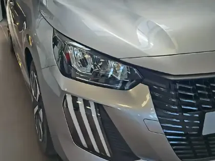 Photo 15 Peugeot 208  Turbo 100 ch BVM6