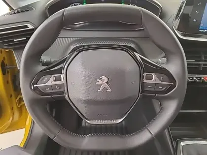 Photo 8 Peugeot 208  PureTech 75 S&S BVM5