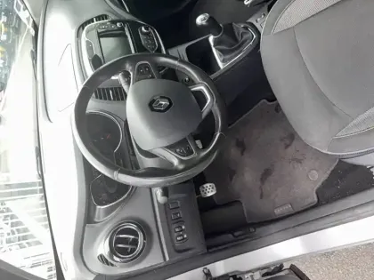Photo 28 Renault Captur  TCe 90 Energy E6