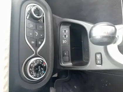 Photo 23 Renault Twingo  III E-Tech