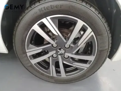 Photo 10 Peugeot 208  PureTech 100 S&S BVM6