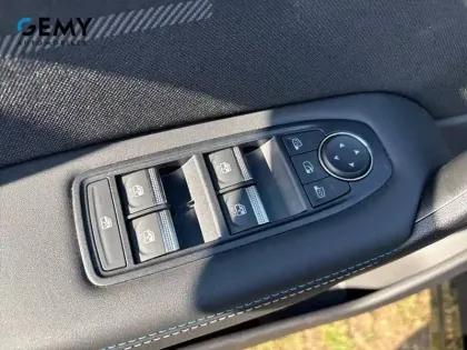 Photo 12 Renault Captur  E-Tech full hybrid 160 ch