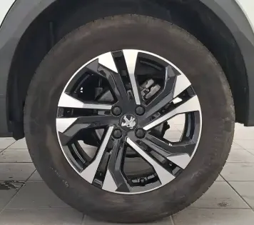 Photo 13 Peugeot 2008  PureTech 130 S&S EAT8