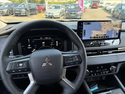 Photo 12 Mitsubishi Outlander  2.4 MIVEC PHEV 306 4WD