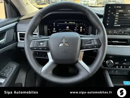 Photo 18 Mitsubishi Outlander  2.4 MIVEC PHEV 306 4WD