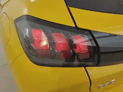 Photo 16 Peugeot 208  PureTech 75 S&S BVM5
