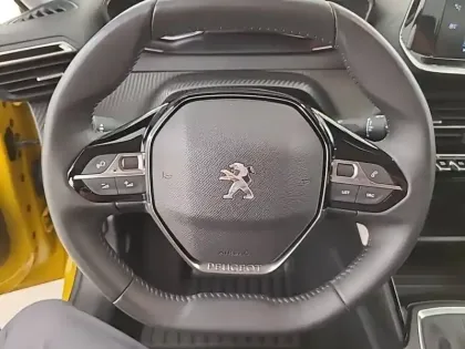Photo 8 Peugeot 208  PureTech 75 S&S BVM5