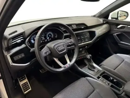 Photo 8 Audi Q3 35 TFSI 150 ch S tronic 7 S line