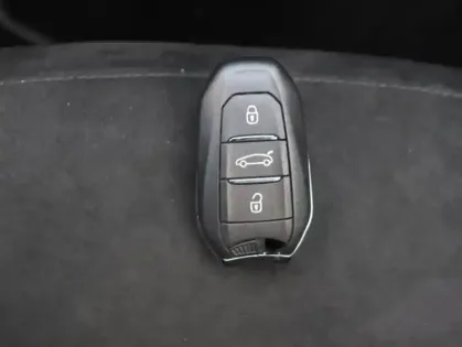 Photo 14 Peugeot 3008  Electrique 210ch Batterie 73 kWh GT