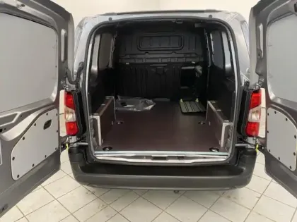 Photo 24 Peugeot Partner  M Diesel 130ch automatique Pack Premium Connect