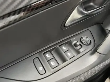 Photo 12 Peugeot 2008  1.2 Hybrid 145ch Style e-DCS6