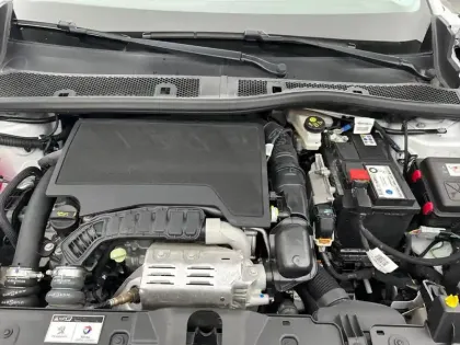 Photo 27 Peugeot 2008  PureTech 130 S&S EAT8