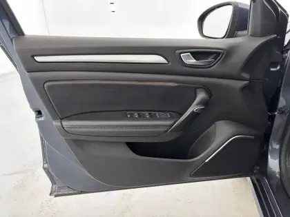 Photo 19 Renault Megane Mégane IV Berline TCe 140 Energy