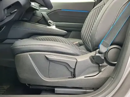 Photo 29 Renault Captur  E-Tech full hybrid 145 ch