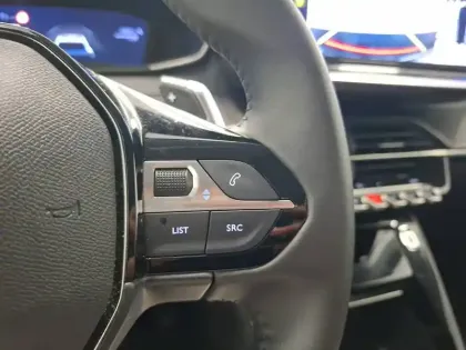 Photo 14 Peugeot 208  Hybrid 110 ch e-DCS6