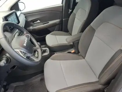 Photo 50 Dacia Jogger  Hybrid 140 7 places GSR2