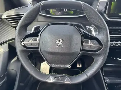 Photo 8 Peugeot 2008  PureTech 130 S&S EAT8