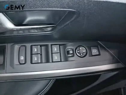 Photo 14 Peugeot 5008  Hybrid 145 ch e-DCS6