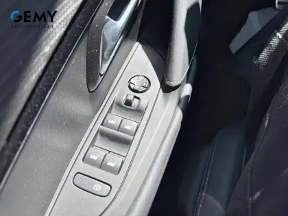 Photo 17 Peugeot 208  PureTech 100 S&S BVM6