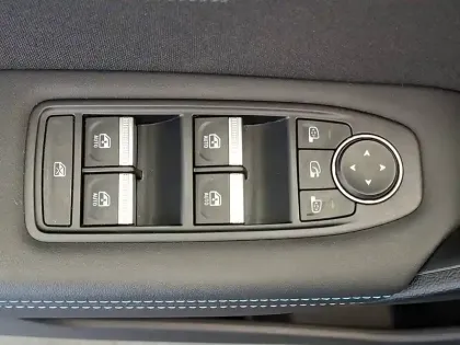 Photo 30 Renault Captur  E-Tech full hybrid 145 ch