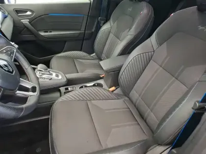 Photo 11 Renault Captur  E-Tech full hybrid 145 ch
