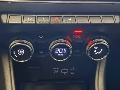 Photo 41 Renault Captur  E-Tech full hybrid 145