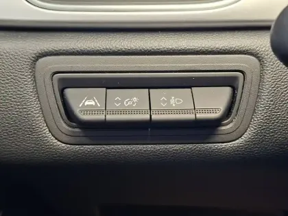 Photo 33 Renault Captur  E-Tech full hybrid 145