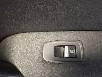 Photo 30 Renault Captur  E-Tech full hybrid 145