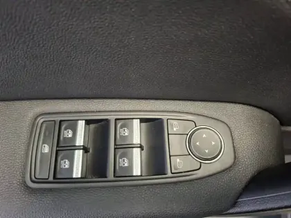 Photo 15 Renault Captur  E-Tech full hybrid 145