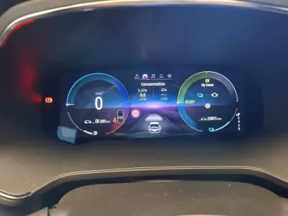 Photo 32 Renault Captur  E-Tech full hybrid 145