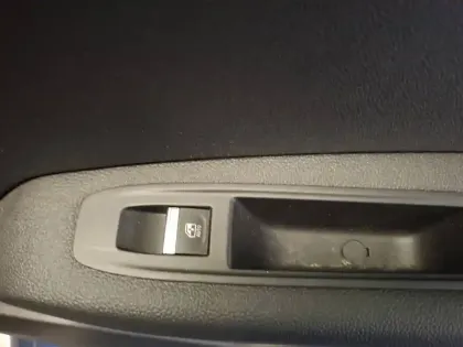 Photo 25 Renault Captur  E-Tech full hybrid 145