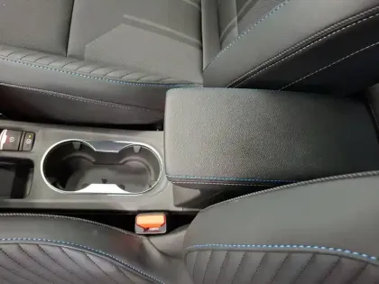 Photo 23 Renault Captur  E-Tech full hybrid 145 ch