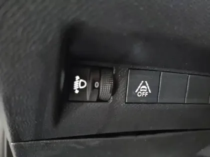 Photo 29 Peugeot 208  Electrique 50 kWh 136ch