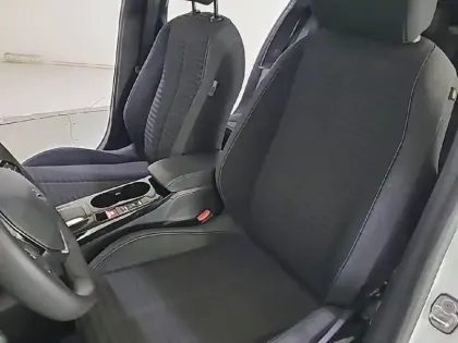 Photo 10 Peugeot 208  Electrique 50 kWh 136ch