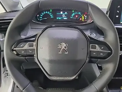 Photo 8 Peugeot 208  Electrique 50 kWh 136ch