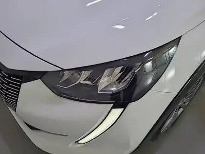 Photo 15 Peugeot 208  Electrique 50 kWh 136ch