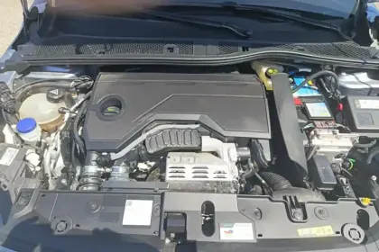 Photo 15 Peugeot 208  Hybrid 100 e-DCS6