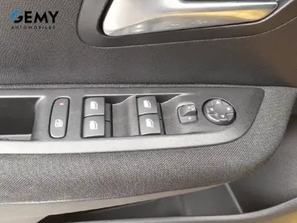 Photo 11 Peugeot 208  Electrique 50 kWh 136ch