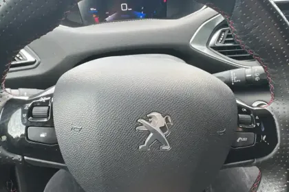 Photo 15 Peugeot 308  SW PureTech 130ch S&S BVM6